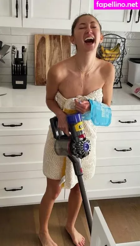 Kimiko Glenn OnlyFans Thumbnail #aab8R5lzVE