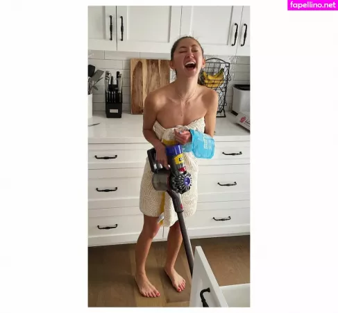 Kimiko Glenn OnlyFans Thumbnail #gfMoEVzZGj