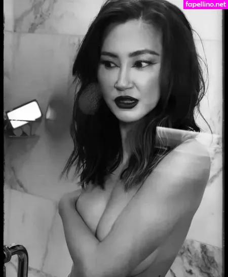 Kimiko Glenn OnlyFans Thumbnail #tDDoAwFCC0