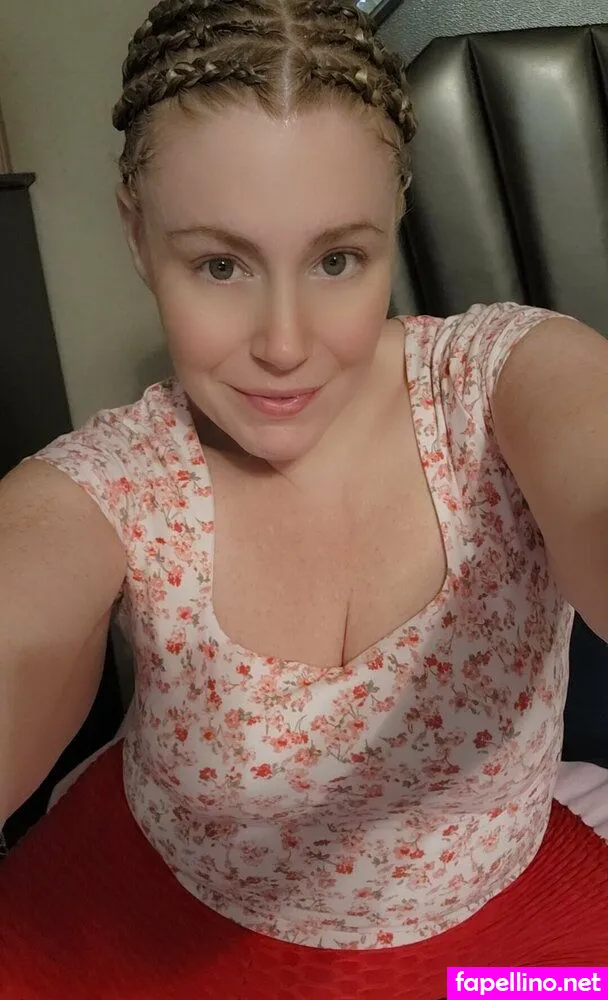 kimswallows, kimswallowsofficial Nude Leaked OnlyFans Photo #0R1kR6huOn