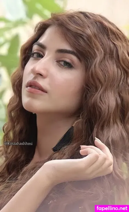 Kinza Hashmi Main Profile Photo