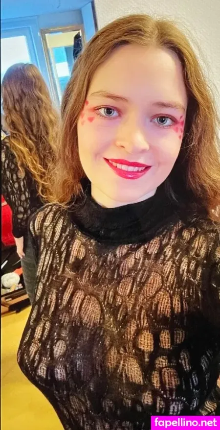 Kira Fuchs OnlyFans Thumbnail #C9krYch3Vt