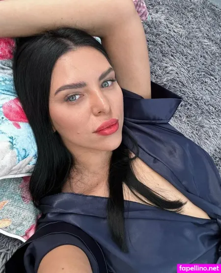 Kira Queen OnlyFans Thumbnail #NK2opLoP2m