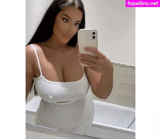 Kirstie V OnlyFans Thumbnail #X0XJY2KwYW