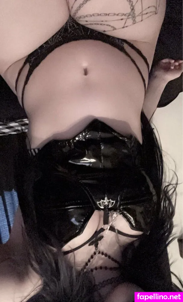 kissingrazors Nude Leaked OnlyFans Photo #2YMU7dbakK