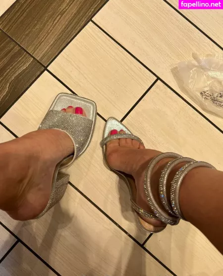 Kitmercerxo OnlyFans Thumbnail #X4kZlfjK3Q