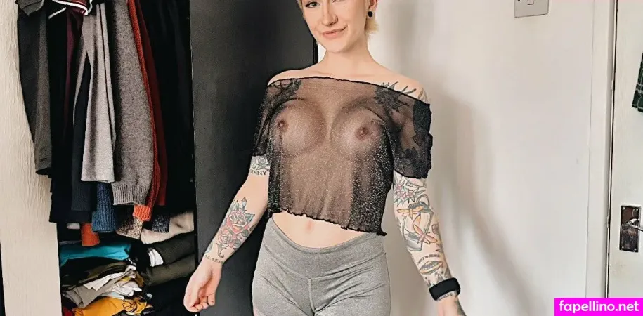 Kitsie Roux OnlyFans Thumbnail #4XdJxhhxRP