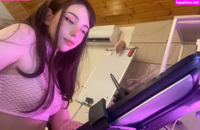 Kittew OnlyFans Thumbnail #4BWUFvAqxL