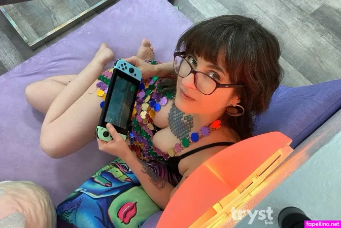 Kitty Karlyle Kitten Karlyle OnlyFans Thumbnail #OCwIaXZ7y4