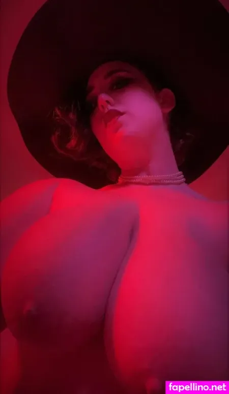 Kitty Leroux00 OnlyFans Thumbnail #FBxZw65gSr