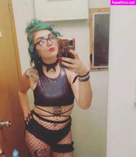 Kitty Lynn OnlyFans Thumbnail #3q2kQJd0DO