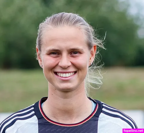 Klara Bhl OnlyFans Thumbnail #nSfWE7Y2pm