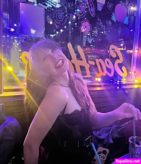 Klara Keeley Main Profile Photo