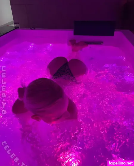 Kleinellie OnlyFans Thumbnail #1pKuEiD97m