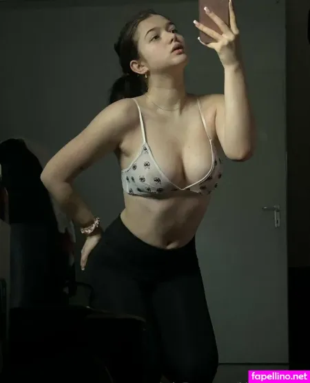 Kleines Madchen OnlyFans Thumbnail #DO2W97Z19O