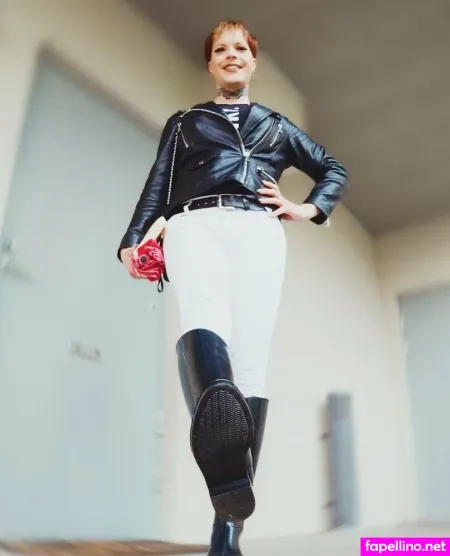 Knockinbootswithwanda OnlyFans Thumbnail #e6lBcwnSr8