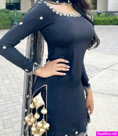 Komal Basran OnlyFans Thumbnail #3RinIBIZTE