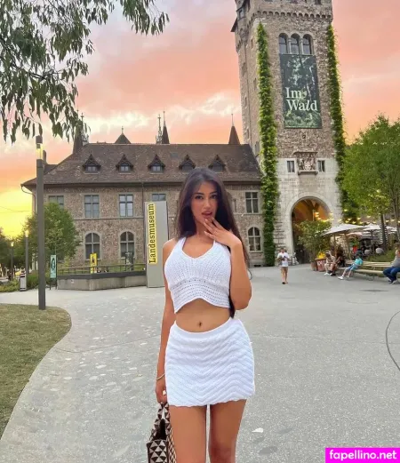 Komal Basran OnlyFans Thumbnail #LSmnIy9ch3