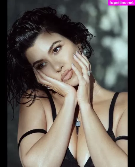 Kourtney Kardashian OnlyFans Thumbnail #ZTT4pucpiK