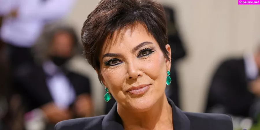 Kris Jenner OnlyFans Thumbnail #4ZzgK8sHol