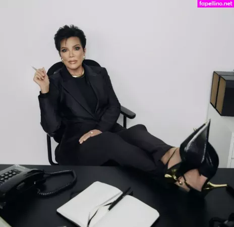 Kris Jenner OnlyFans Thumbnail #salzCvW6yq