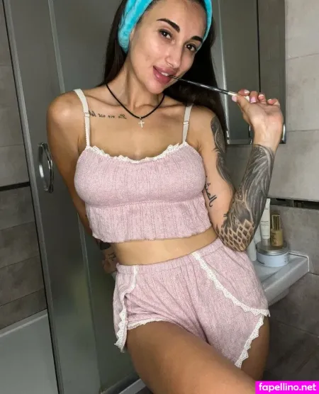 Krisskiss69 OnlyFans Thumbnail #BKBtxhhlKo