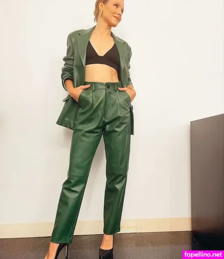 Kristen Bell OnlyFans Thumbnail #1pVFqeVDzA