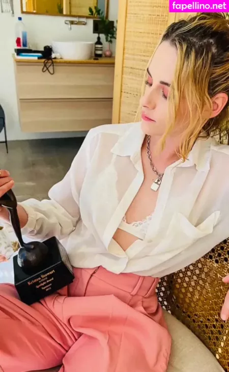 Kristen Stewart OnlyFans Thumbnail #3oTwWjt8hj