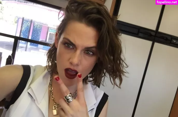 Kristen Stewart OnlyFans Thumbnail #hYXyV0tjoB