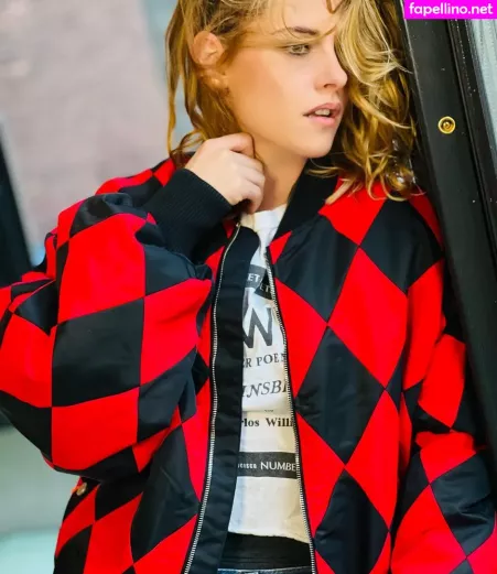 Kristen Stewart OnlyFans Thumbnail #r2iiDnMnpY