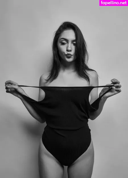Kristina Azaronak OnlyFans Thumbnail #Slux4FIXWu