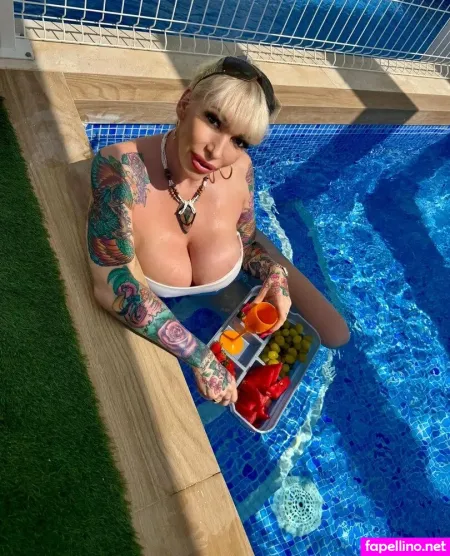 Krisztinaserenyvip Main Profile Photo