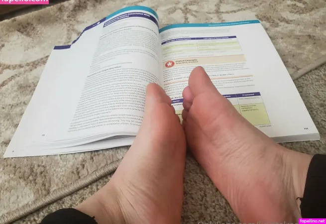 Krystalrose Toes OnlyFans Thumbnail #3XyiZwwNK2