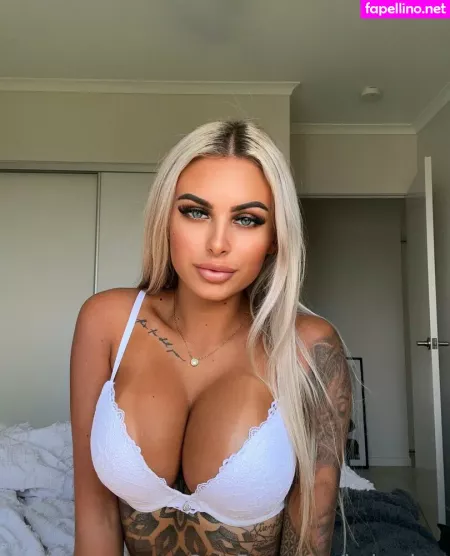 Kyla Greenwood OnlyFans Thumbnail #8B2n8Zupfr