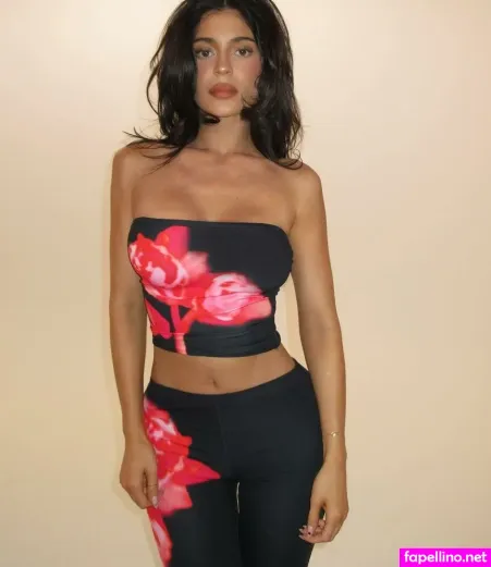 Kylie Jenner 1 OnlyFans Thumbnail #hbjkSzJ6BJ