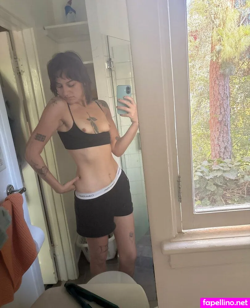 ashtrayprincess, kylievincentthefirst Nude Leaked OnlyFans Photo #ikS5FFpTDx