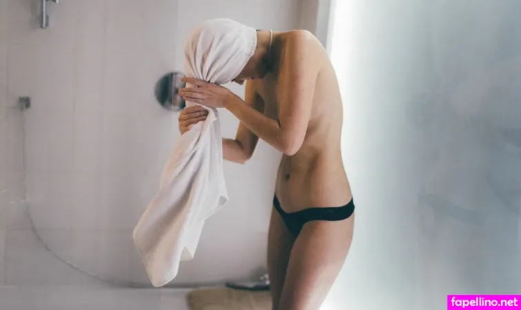 Kyra Elton OnlyFans Thumbnail #HMPaFZWuKF