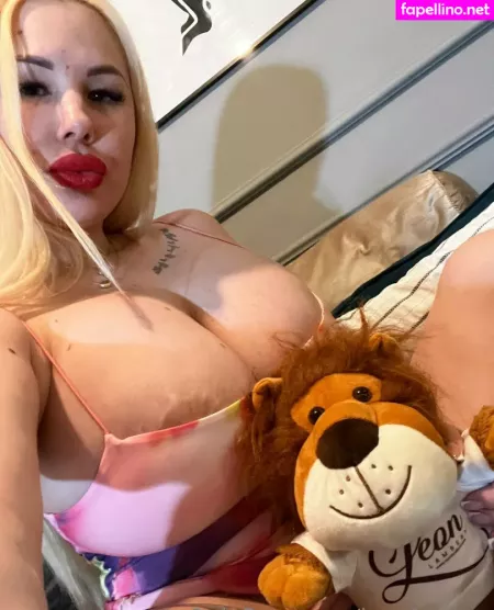 Kyrahotxxx OnlyFans Thumbnail #s1ErsMsmfL