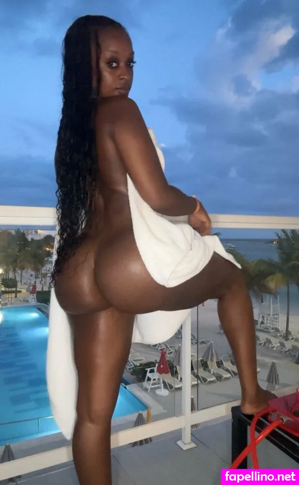 iaml0yal_trini, l0yaltriinii Nude Leaked OnlyFans Photo #2b3AUvAxuD