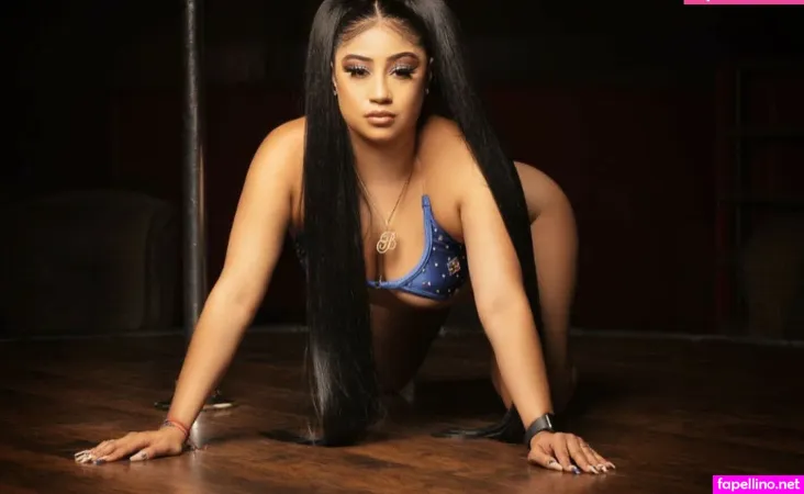 La Bambisalvadorena713 OnlyFans Thumbnail #3QW3m1hoF2