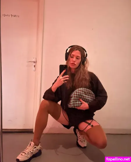 La Lunaa OnlyFans Thumbnail #IVX79RxWa4