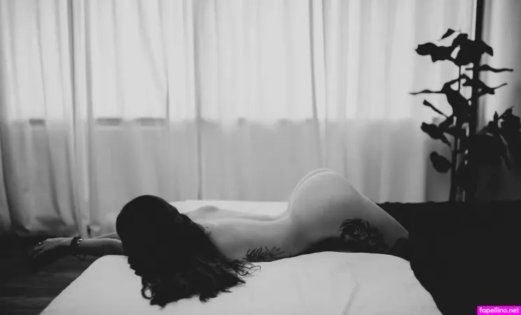Laa Petitemort OnlyFans Thumbnail #26AZE9xKoW