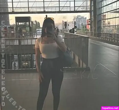 Laa Vanessa OnlyFans Thumbnail #SXu8Cm5cgi