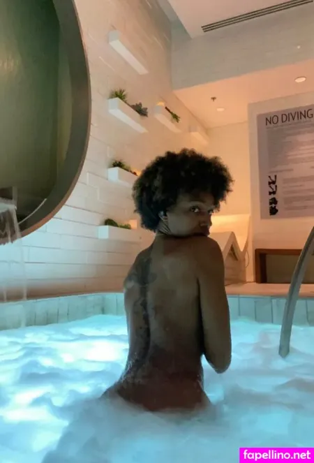 Lacey London OnlyFans Thumbnail #5eoIxYD3zw