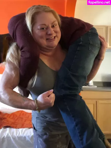 Laceys Muscular Calves OnlyFans Thumbnail #9siT2pHKma