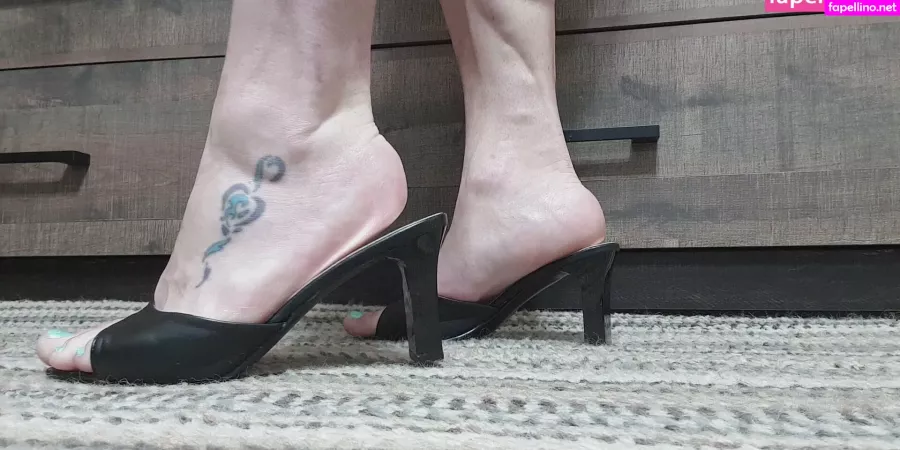 Laceys Muscular Calves OnlyFans Thumbnail #nR31JVbRDO