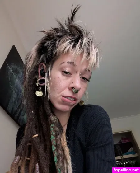 Ladiloonitik OnlyFans Thumbnail #1ZAjN0pXpf