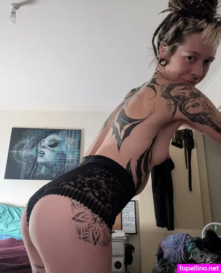 Ladiloonitik OnlyFans Thumbnail #4HeXxiHj86