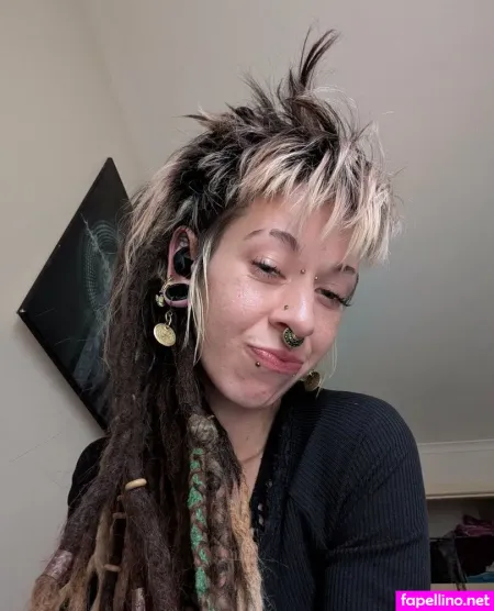 Ladiloonitik OnlyFans Thumbnail #6bFNFdn704