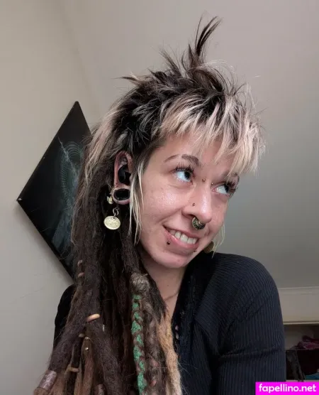 Ladiloonitik OnlyFans Thumbnail #Apc7QfpJUb